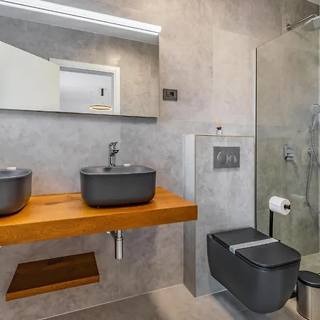 4 Bedroom Awesome In * Fazana