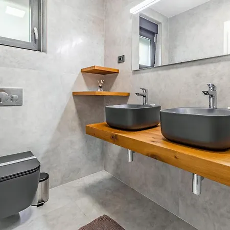 Holiday home 4 Bedroom Awesome In