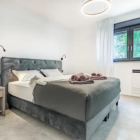 4 Bedroom Awesome In Prázdninový dům *