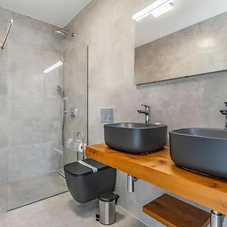 Holiday home 4 Bedroom Awesome In *