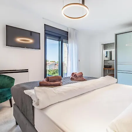 4 Bedroom Awesome In