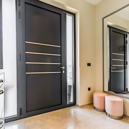 Holiday home 4 Bedroom Awesome In