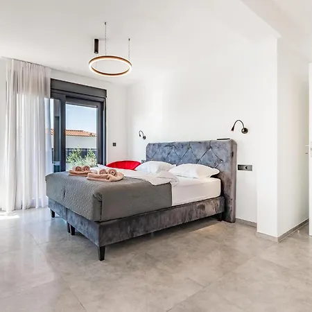 Holiday home 4 Bedroom Awesome In *