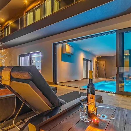 4 Bedroom Awesome In Fazana
