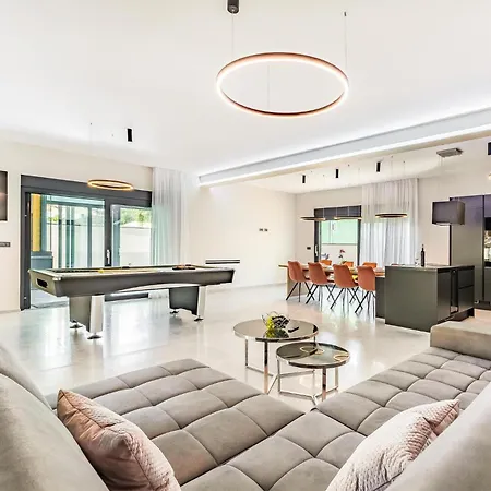 4 Bedroom Awesome In