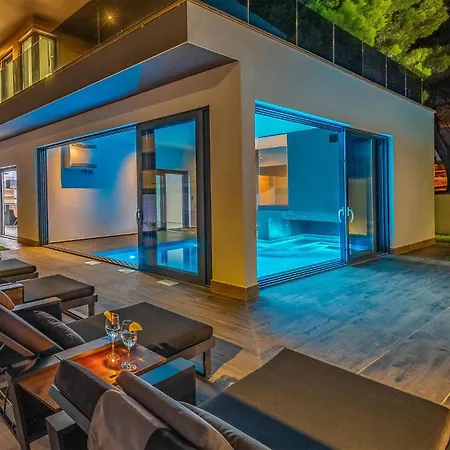 4 Bedroom Awesome In *