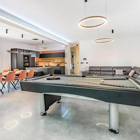 4 Bedroom Awesome In