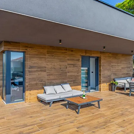 4 Bedroom Awesome In Holiday home