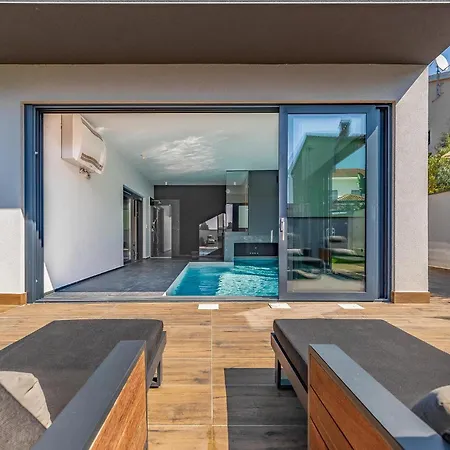 Holiday home 4 Bedroom Awesome In