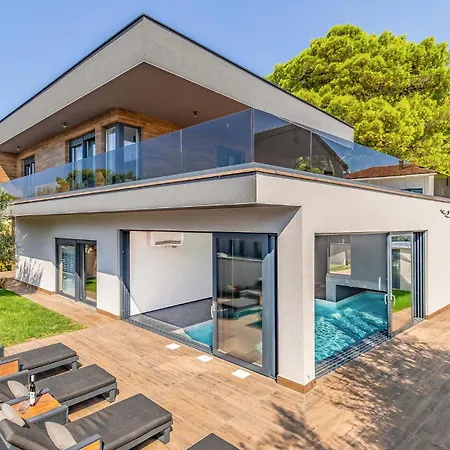 Holiday home 4 Bedroom Awesome In *