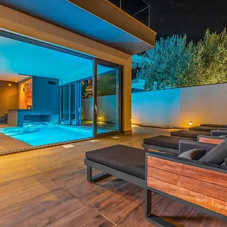 Holiday home 4 Bedroom Awesome In Fazana
