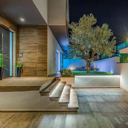 4 Bedroom Awesome In * Fazana