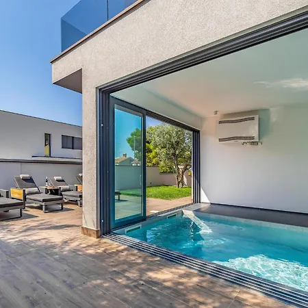 Holiday home 4 Bedroom Awesome In *