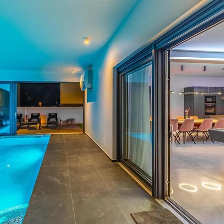 Holiday home 4 Bedroom Awesome In
