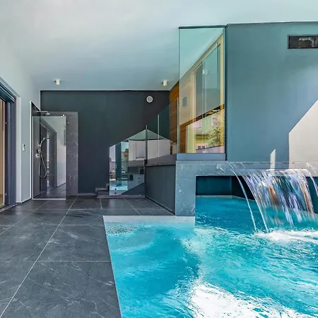 4 Bedroom Awesome In *