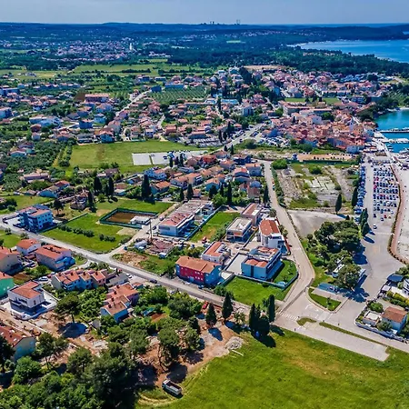 4 Bedroom Awesome In Prázdninový dům *