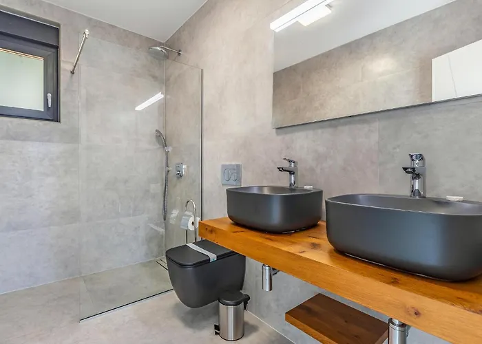 Nyaraló 4 Bedroom Awesome In *