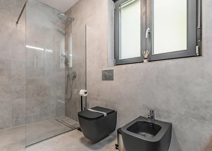 4 Bedroom Awesome In Nyaraló Fažana