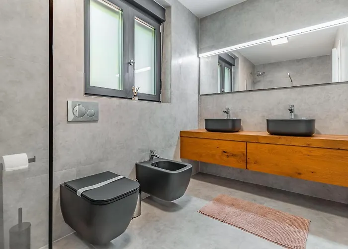 4 Bedroom Awesome In Nyaraló