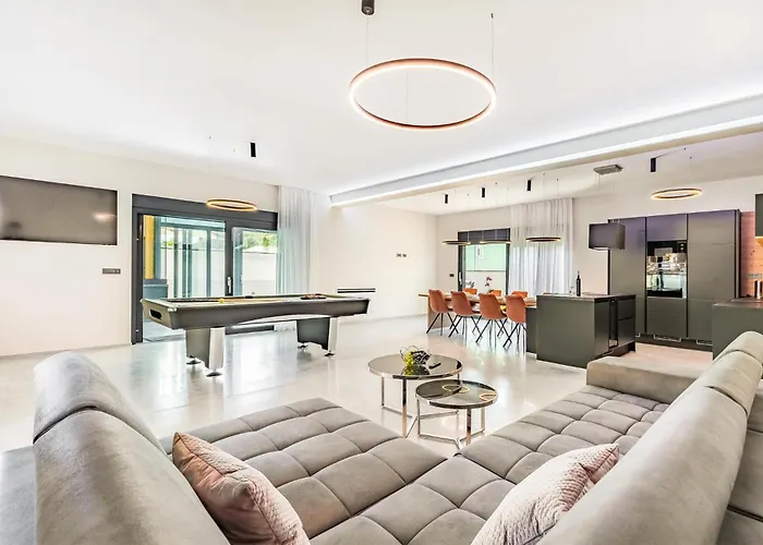 4 Bedroom Awesome In