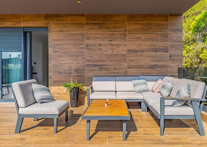 4 Bedroom Awesome In Nyaraló *