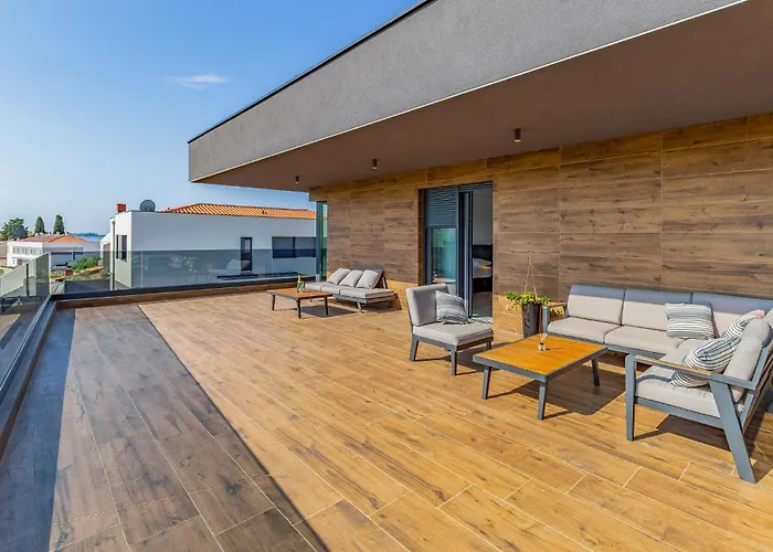 Nyaraló 4 Bedroom Awesome In Fažana