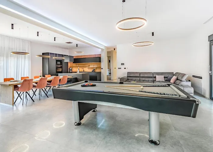 4 Bedroom Awesome In