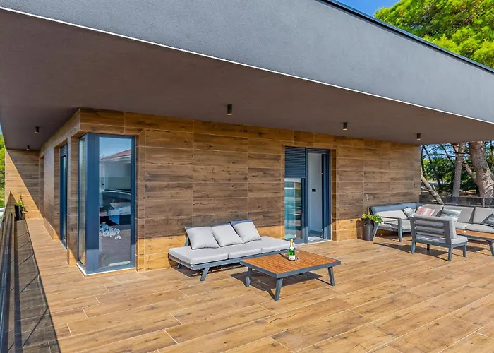 4 Bedroom Awesome In Nyaraló