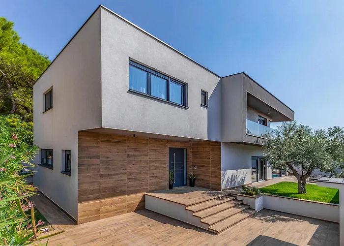 4 Bedroom Awesome In Nyaraló *