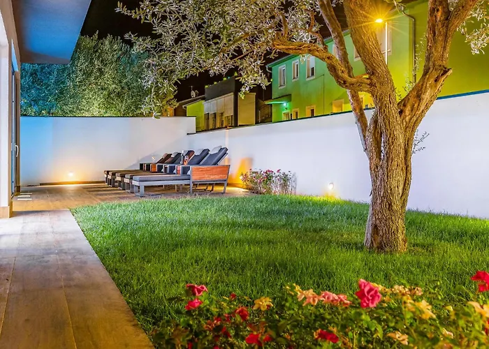 4 Bedroom Awesome In *