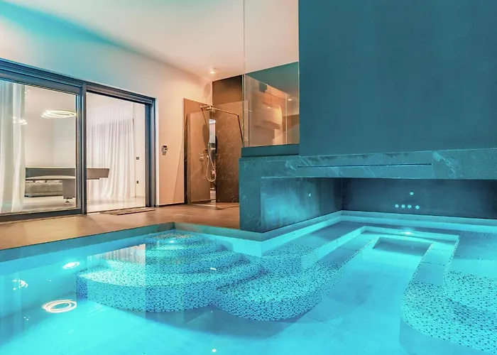 4 Bedroom Awesome In * Fažana