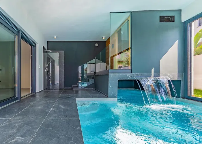 4 Bedroom Awesome In *