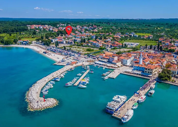 4 Bedroom Awesome In * Fažana