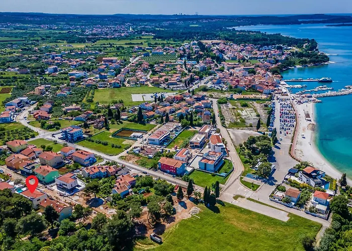 4 Bedroom Awesome In Nyaraló *